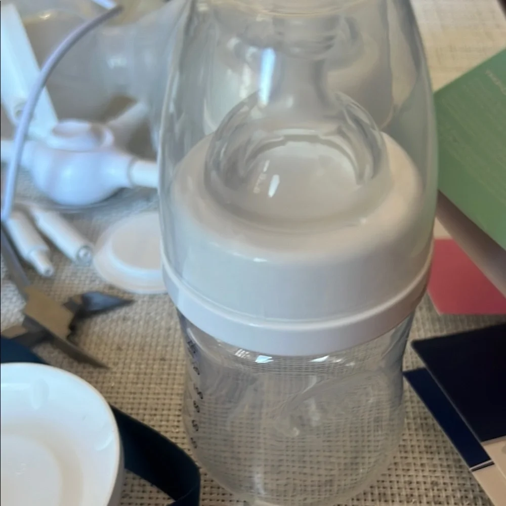 Baby Buddha Portable Breast Pump + supplies & bonus Zomee portable pump